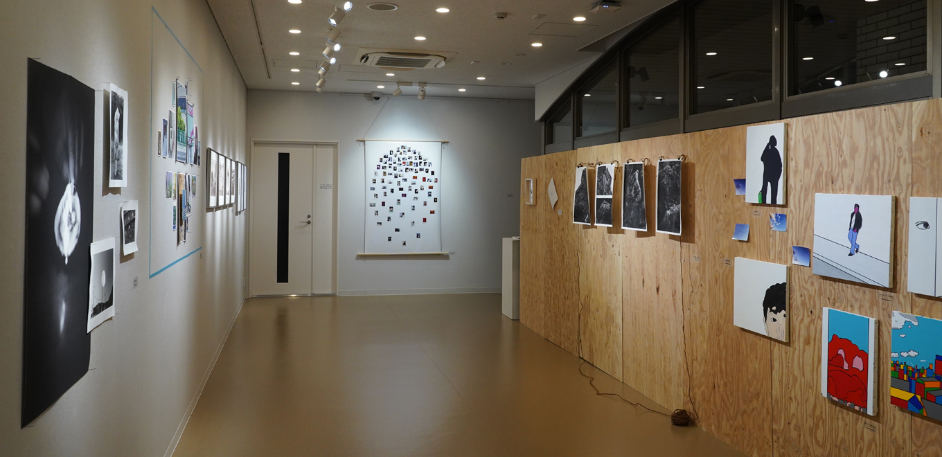 フォトアートゼミ3年生によるグループ展『uni』が8F WALL GALLERYにて開催中です。