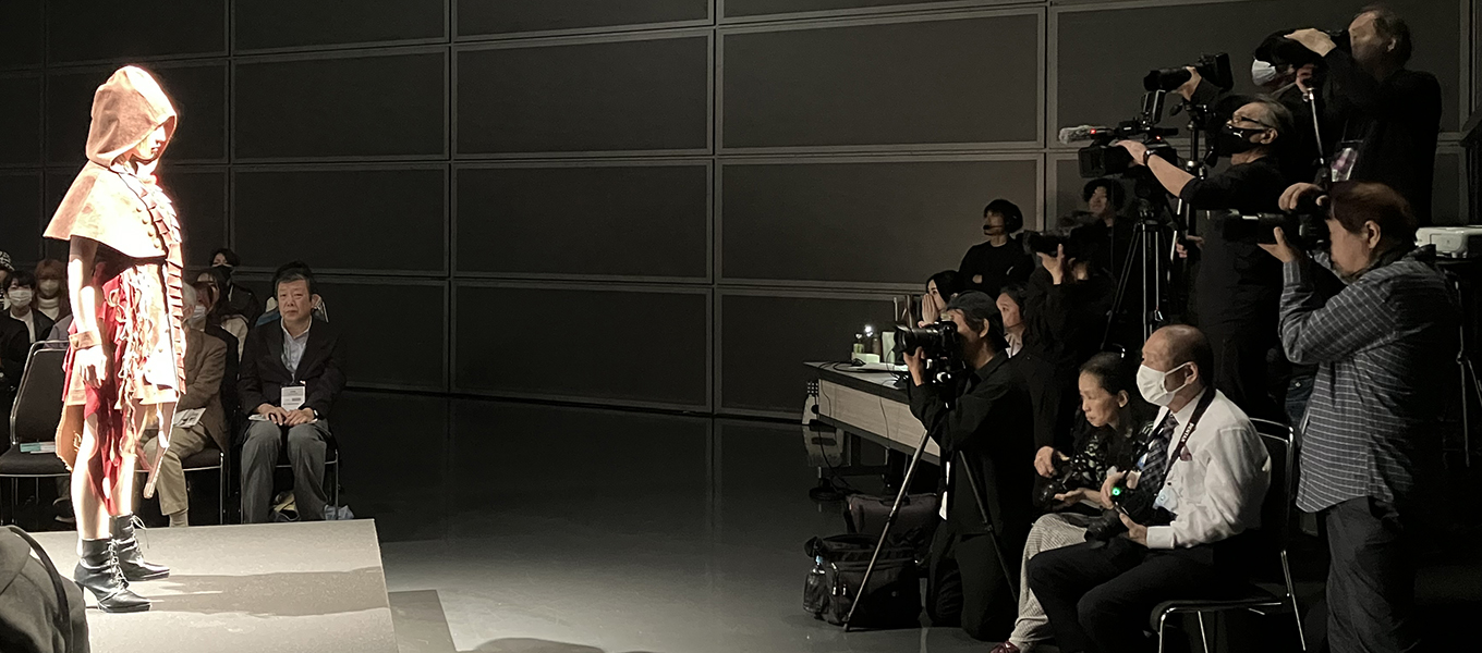 【コラボ情報】JFW JAPAN CREATION 2024のファッションショーにて、NPI学生が撮影を行いました！